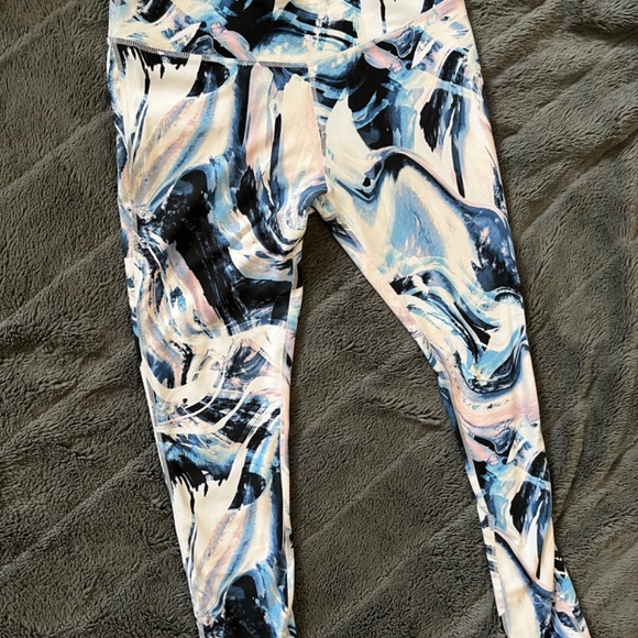 Fabletics - Picture 3 of 4